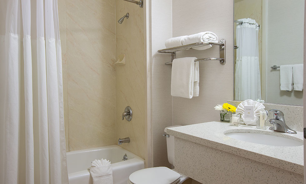 Safari Inn Burbank CA Accommodations Coast King Bathroom
